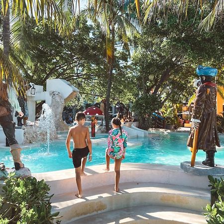 แกรนด์ โอเอซิส ปาล์ม ออล อินคลูซีฟ Hotel แคนคูน ภายนอก รูปภาพ The pirate-themed pool at the Atlantis Paradise Island resort