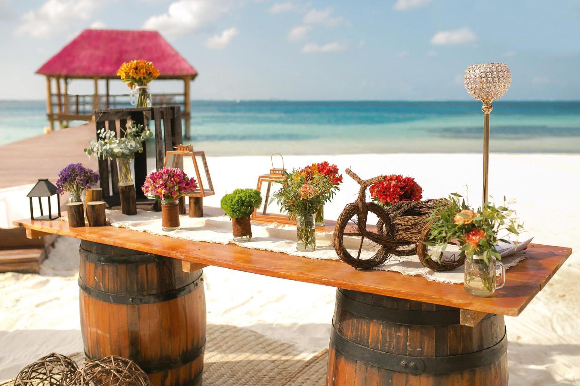 แกรนด์ โอเอซิส ปาล์ม ออล อินคลูซีฟ Hotel แคนคูน ภายนอก รูปภาพ Beach wedding at the Grand at Moon Palace