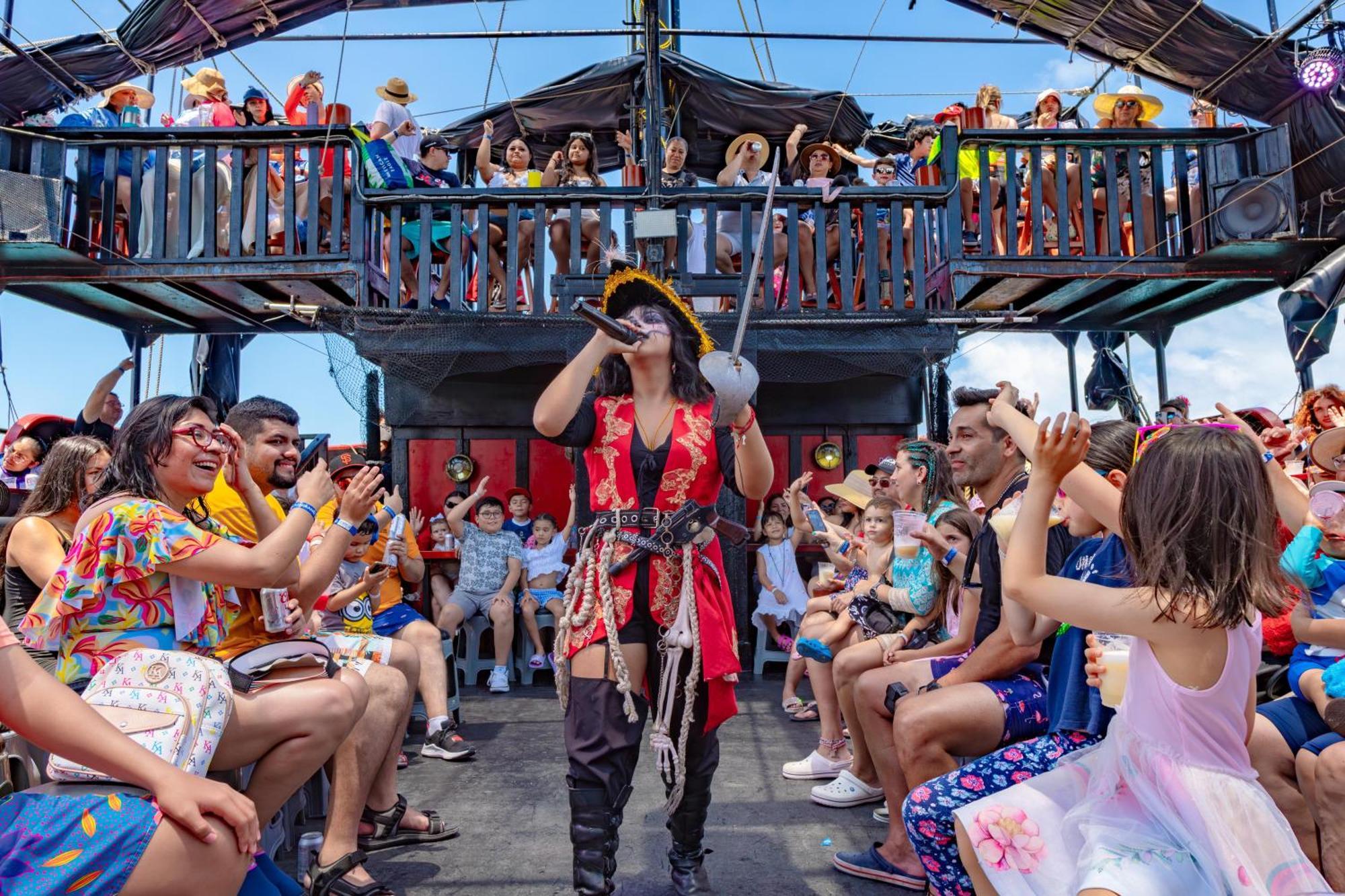 แกรนด์ โอเอซิส ปาล์ม ออล อินคลูซีฟ Hotel แคนคูน ภายนอก รูปภาพ The Pirate Adventure show