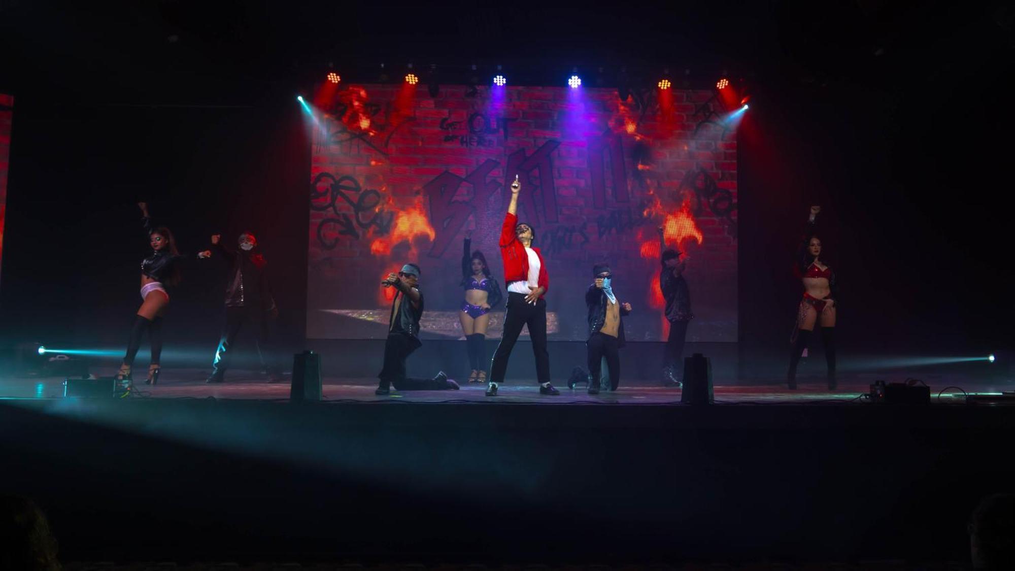 แกรนด์ โอเอซิส ปาล์ม ออล อินคลูซีฟ Hotel แคนคูน ภายนอก รูปภาพ The cast of Thriller Live performing "Thriller"