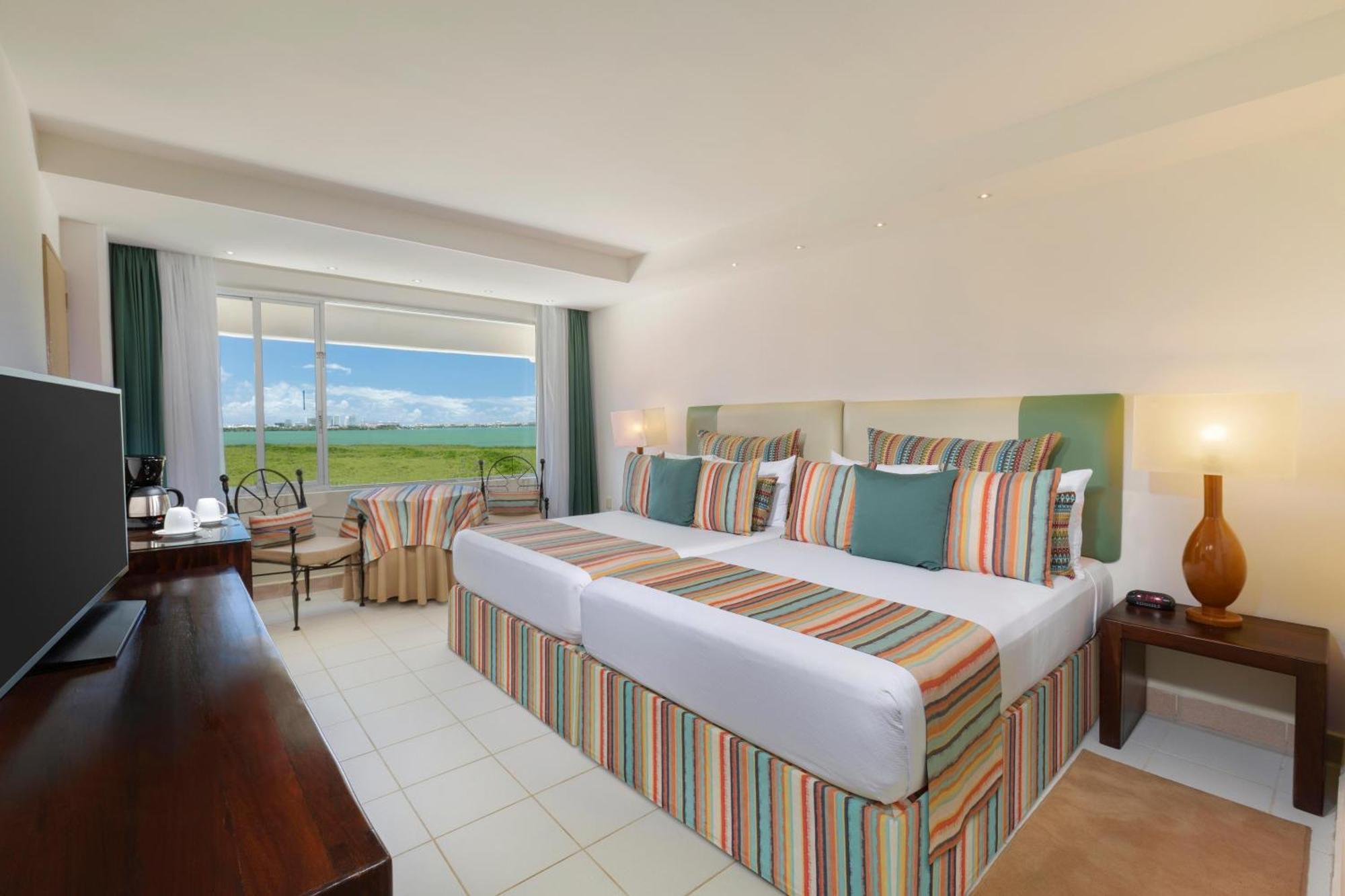 แกรนด์ โอเอซิส ปาล์ม ออล อินคลูซีฟ Hotel แคนคูน ภายนอก รูปภาพ A room at the Hilton Mauritius Resort