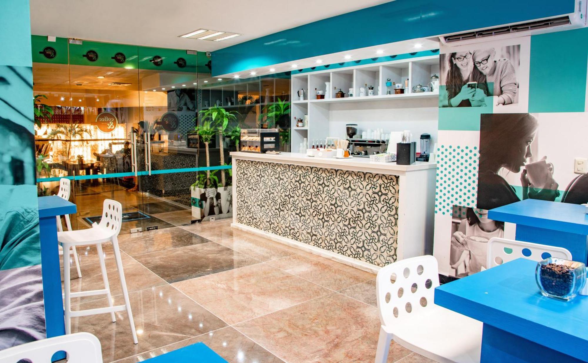 แกรนด์ โอเอซิส ปาล์ม ออล อินคลูซีฟ Hotel แคนคูน ภายนอก รูปภาพ The interior of a typical café