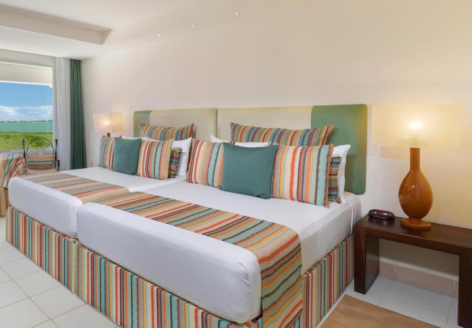 แกรนด์ โอเอซิส ปาล์ม ออล อินคลูซีฟ Hotel แคนคูน ภายนอก รูปภาพ A bedroom at the hotel