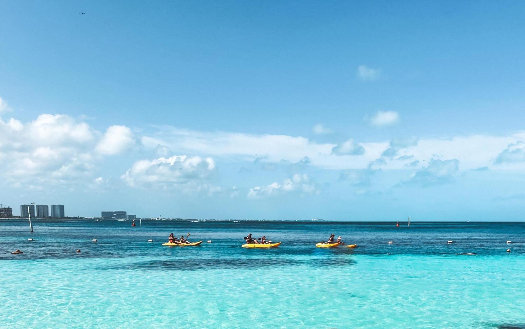 แกรนด์ โอเอซิส ปาล์ม ออล อินคลูซีฟ Hotel แคนคูน ภายนอก รูปภาพ Kayaking in Cancun